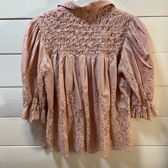 BY ANTHROPOLOGIE • Lace Blouse with Shirred Details • Size XS - Picture 4 of 9